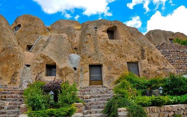سفر دل انگیز به روستای صخره ای کندوان آذربایجان