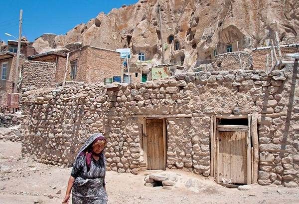 سفر دل انگیز به روستای صخره ای کندوان آذربایجان