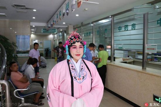 مدل لباس عجیب خانم دکتر برای درمان بیماران مدل لباس عجیب خانم دکتر برای درمان بیماران