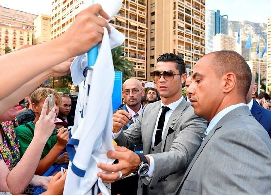 کریس رونالدو بهترین بازیکن سال اروپا شد کریس رونالدو بهترین بازیکن سال اروپا شد