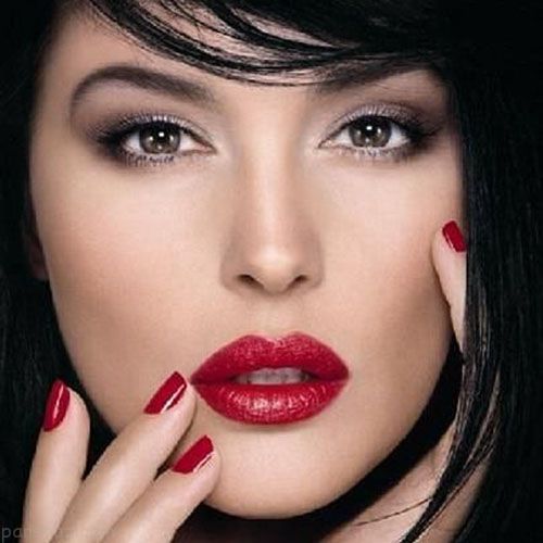 مونیکا بلوچی هنرپیشه مشهور و الهه دنیای مد مونیکا بلوچی هنرپیشه مشهور و الهه دنیای مد