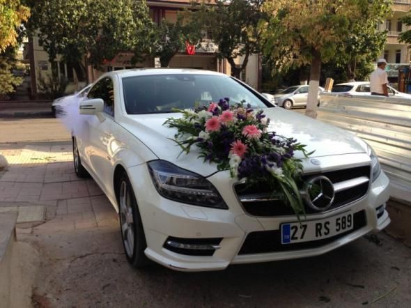 تزئینات ماشین عروس با بادکنک و گل برای انواع ماشین ها