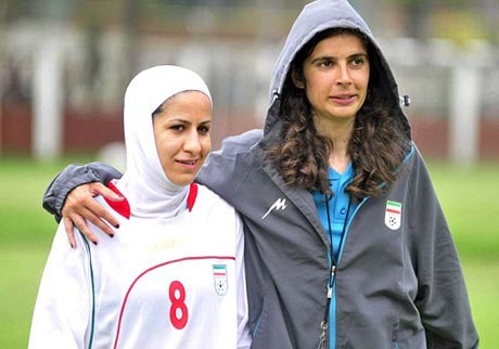 برای اولین بار یک خانم سرمربی تیم فوتبال مردان شد!!