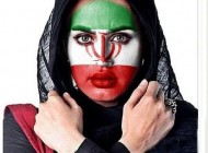 الناز شاکردوست با نقاشی پرچم ایران روی صورتش