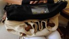 قلب این خانم 30 ساله در کیف دستی‌ اش می‌ تپد (عکس)
