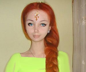 دختری که بدون هیچ گونه عمل زیبایی شبیه عروسک است + عکس