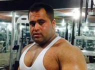 عکس تاسف بار مهدی صادق‌پور قهرمان ایران مشغول باربری