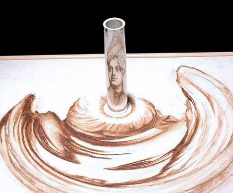 برای دیدن این نقاشی ها به آینه محدب احتیاج دارید