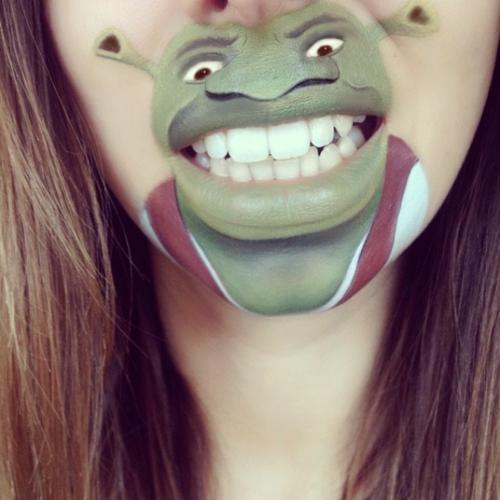 عکس های جالب شخصیت های کارتونی بر روی لب های یک دختر آرایشگر
