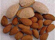 خوردن بادام باعث زیبایی پوست می شود!