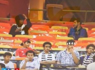 دستگیری دختری با لباس مردانه در استادیوم فوتبال! +عکس
