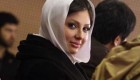 نیوشا ضیغمی و همسرش آرش در کنار دیگ نذری