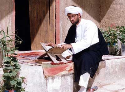 عکس هایی جالب از بازیگرانی که روحانی شدند