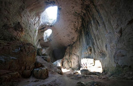 غار باور نکردنی در بلغارستان معروف به چشم خدا +عکس