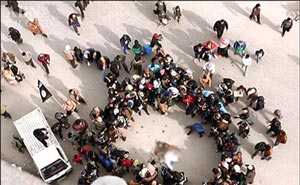 عکس های قتل فجیع یک پیرمرد به اتهام لواط توسط داعش (+18)
