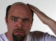 از بدن این خانم به جای مو ناخن میروید؟