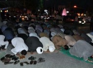 لغو کنسرت با تجمع و برگزاری نماز جماعت