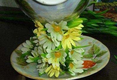 تزیین زیبا و آسان فنجان و نعلبکی با گل برای کادویی