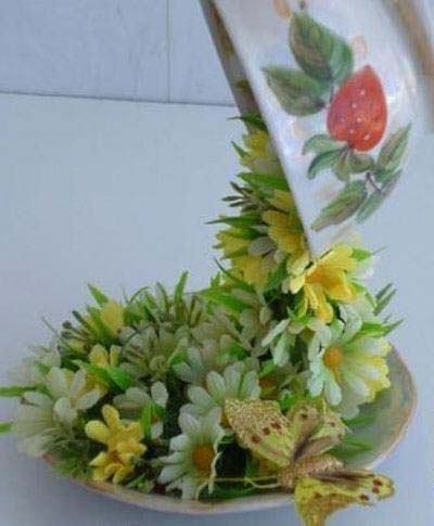 تزیین زیبا و آسان فنجان و نعلبکی با گل برای کادویی