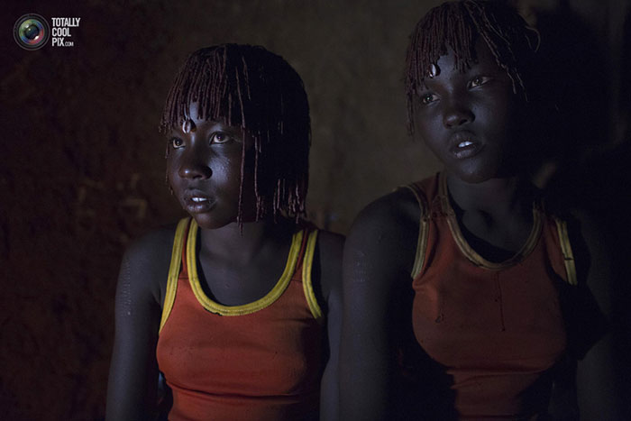 تصاویر وحشتناک از ختنه کردن دختر های آفریقایی