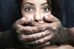 زن 55 ساله به اتهام سیزده فقره تعرض جنسی به عنوان هیولا جنسی معرفی شد!!