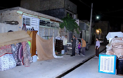 تصاویر غم انگیز از خانواده بی سرپناه مشهدی