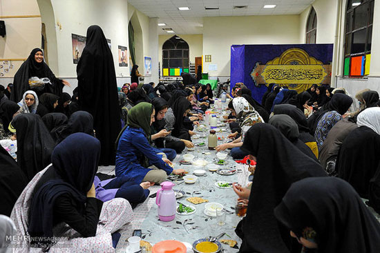 تصاویر جالب از سفره افطار های دانشجویی