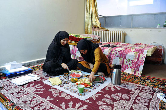 تصاویر جالب از سفره افطار های دانشجویی