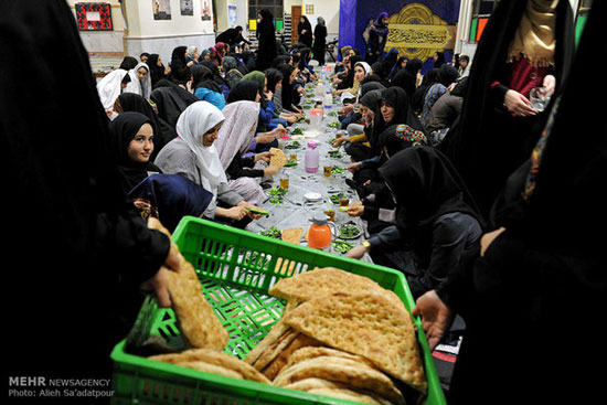 تصاویر جالب از سفره افطار های دانشجویی