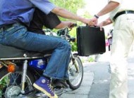 تصویر بازداشت امیر خوشگله سر دسته بزرگترین باند قاپ زن ها