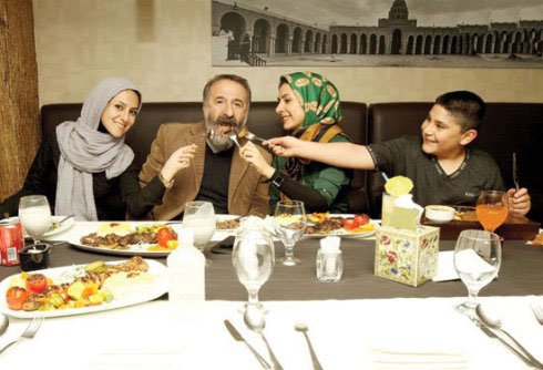مهران رجبی و همسر و سه فرزند زیبایش در روز دختر