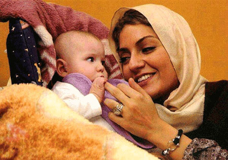 سومین عکس منتشر شده از لیانا دخترک زیبای مهناز افشار