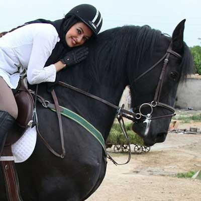 خلاصه ای از زندگی نفیسه روشن در سفر