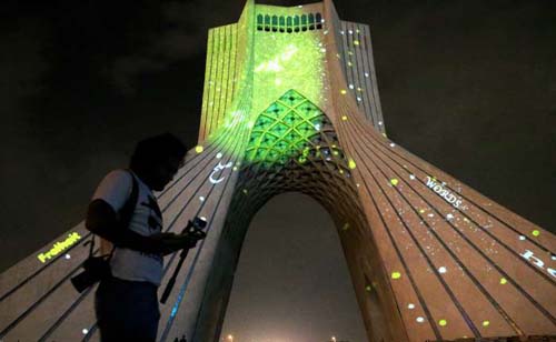 تصاویر نورپردازی خیره کننده برج آزادی بدست مهندس آلمانی