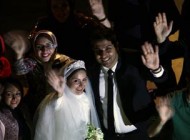 مراسم ازدواج این عروس و داماد زیبا بین زنان کارتن خواب + تصاویر