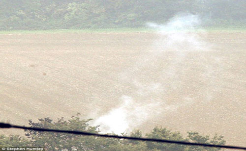 مرگ دو خلبان در آسمان بر اثر صاعقه + تصاویر