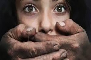 خودکشی دختر 8 ساله به خاطر تجاوز جنسی پدرش
