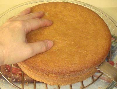 طرز تهیه آسان کیک صبحانه تابه ای بدون نیاز به فر