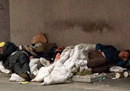 سه کارتن خواب از شدت گرسنگی یک مرد را خوردند +عکس