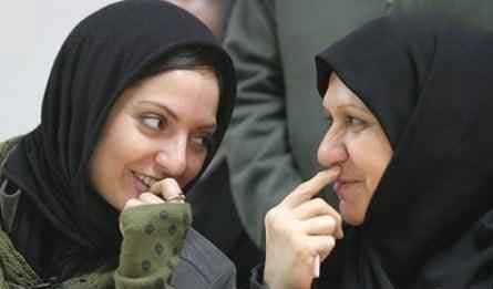 ثبت نام مادر شوهر مهناز افشار در انتخابات +عکس