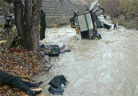 آخرين عکس زائران کربلا قبل از سقوط به دره