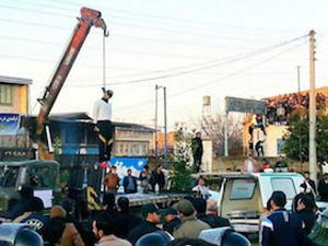 قاتل زن جوان دارابکلایی در ملأ عام اعدام شد +عکس