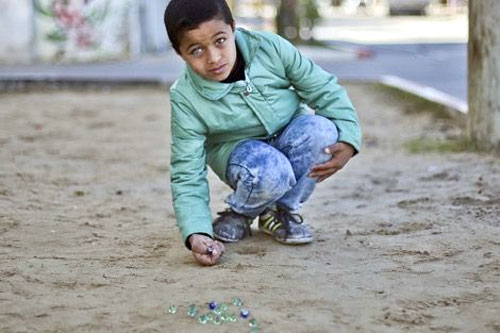 کودکی فلسطینی با چشمانی دو رنگ متفاوت +عکس