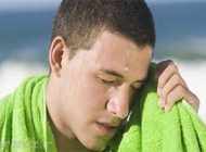 دلایل عرق کردن زیاد و راه های برطرف کردن آن