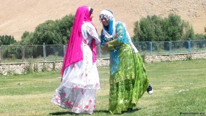 نگاهی به بازی های محلی و بومی اصیل ایرانی