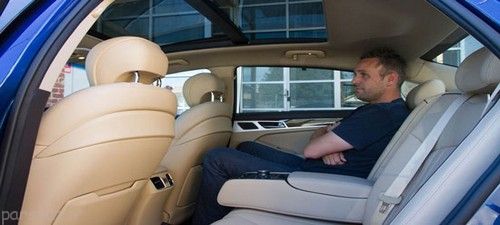 نبرد هیوندا جنسیس و BMW سری 5