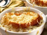 طرز تهیه سوپ پیاز کشور فرانسه