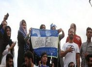 زنان نیمه برهنه در کنار ستاره های استقلال
