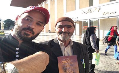 مهمان محبوب ماه عسل مشغول دستفروشی +عکس