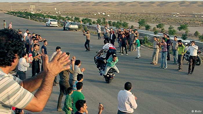 جوانان ایرانی و بازی موتور مرگ بار